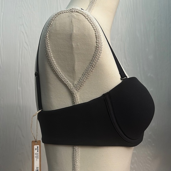 SKIMS Black Bandeau Bra with Seamless Design - Picture 3 of 4